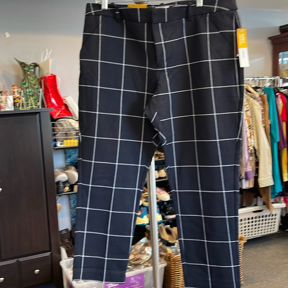 Merona higher mid-rise straight hip& thigh, ankle length, stretch, sz 16, NWT